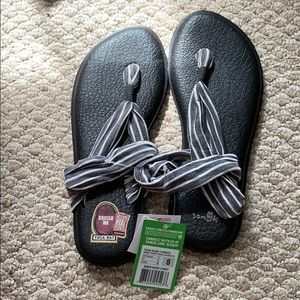 NWT Sanuk Yoga Sling 2 prints